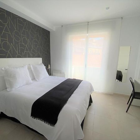 Hostal Somnis Suria Buitenkant foto