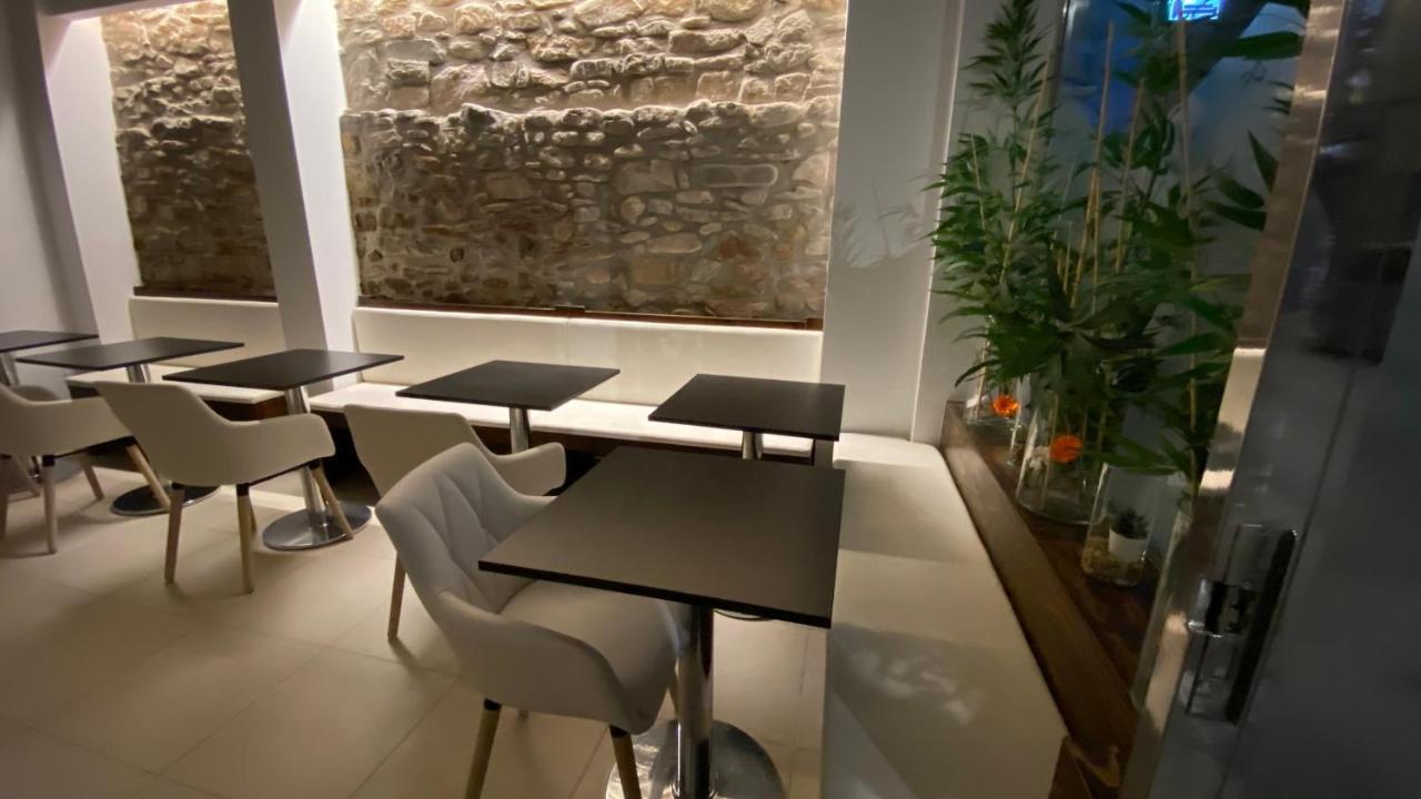 Hostal Somnis Suria Buitenkant foto