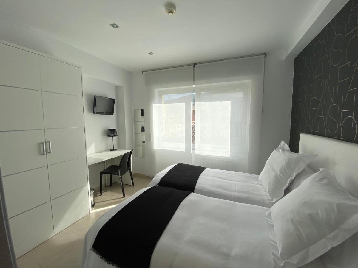 Hostal Somnis Suria Buitenkant foto