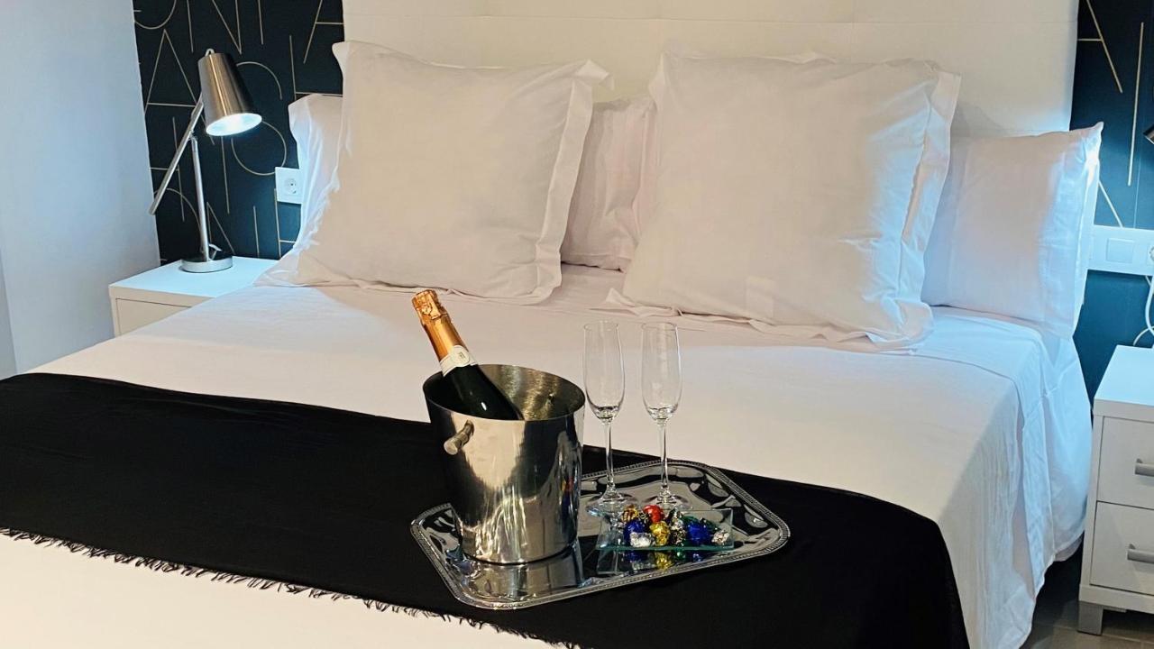 Hostal Somnis Suria Buitenkant foto