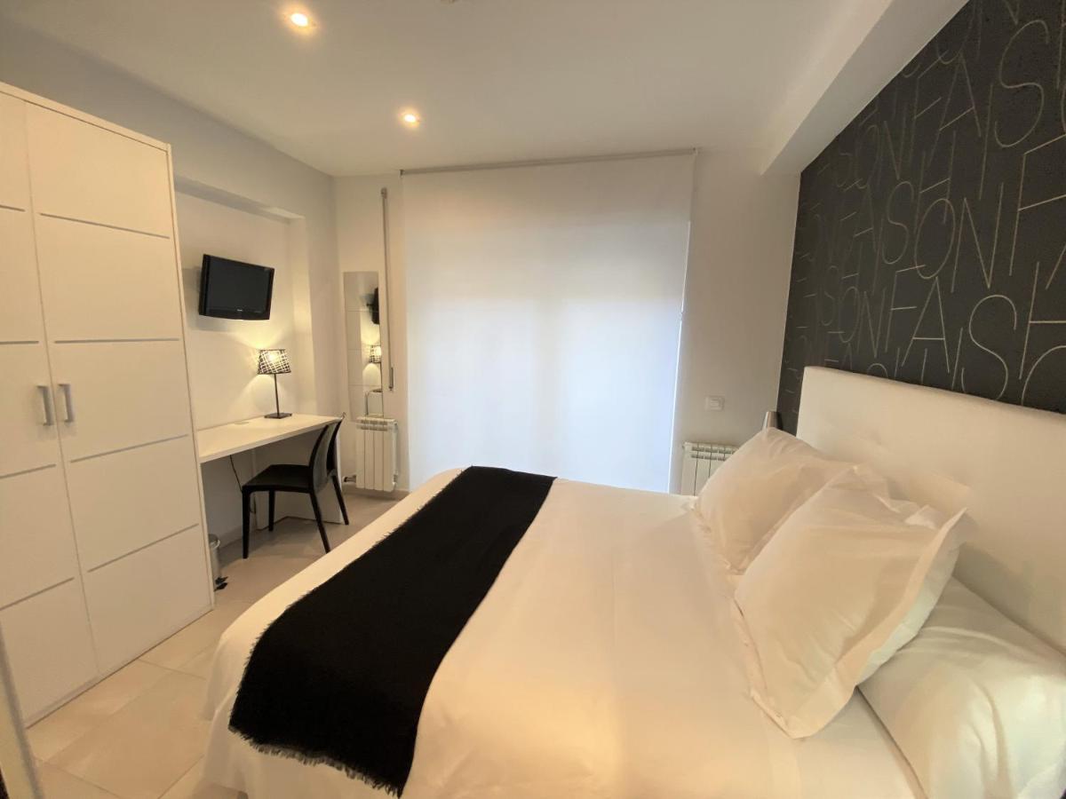 Hostal Somnis Suria Buitenkant foto