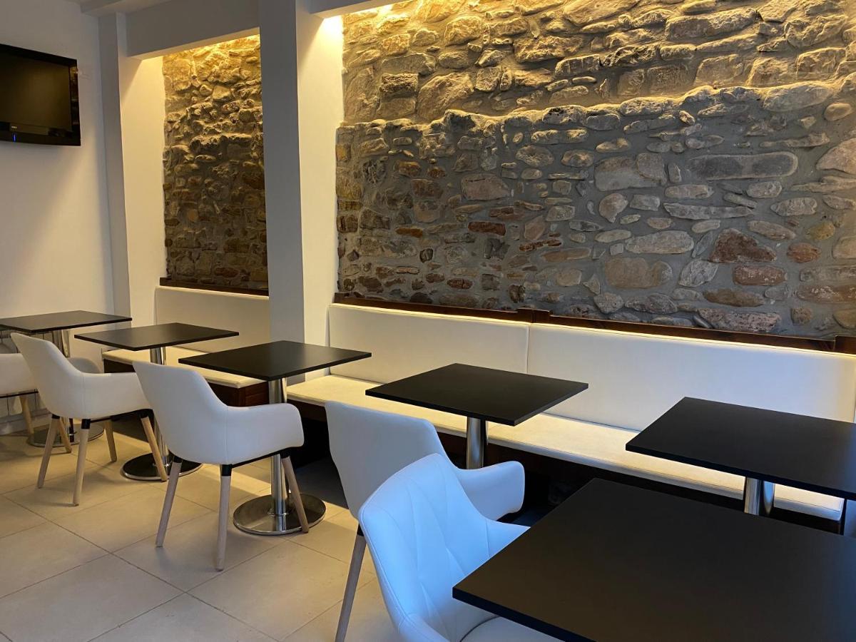 Hostal Somnis Suria Buitenkant foto