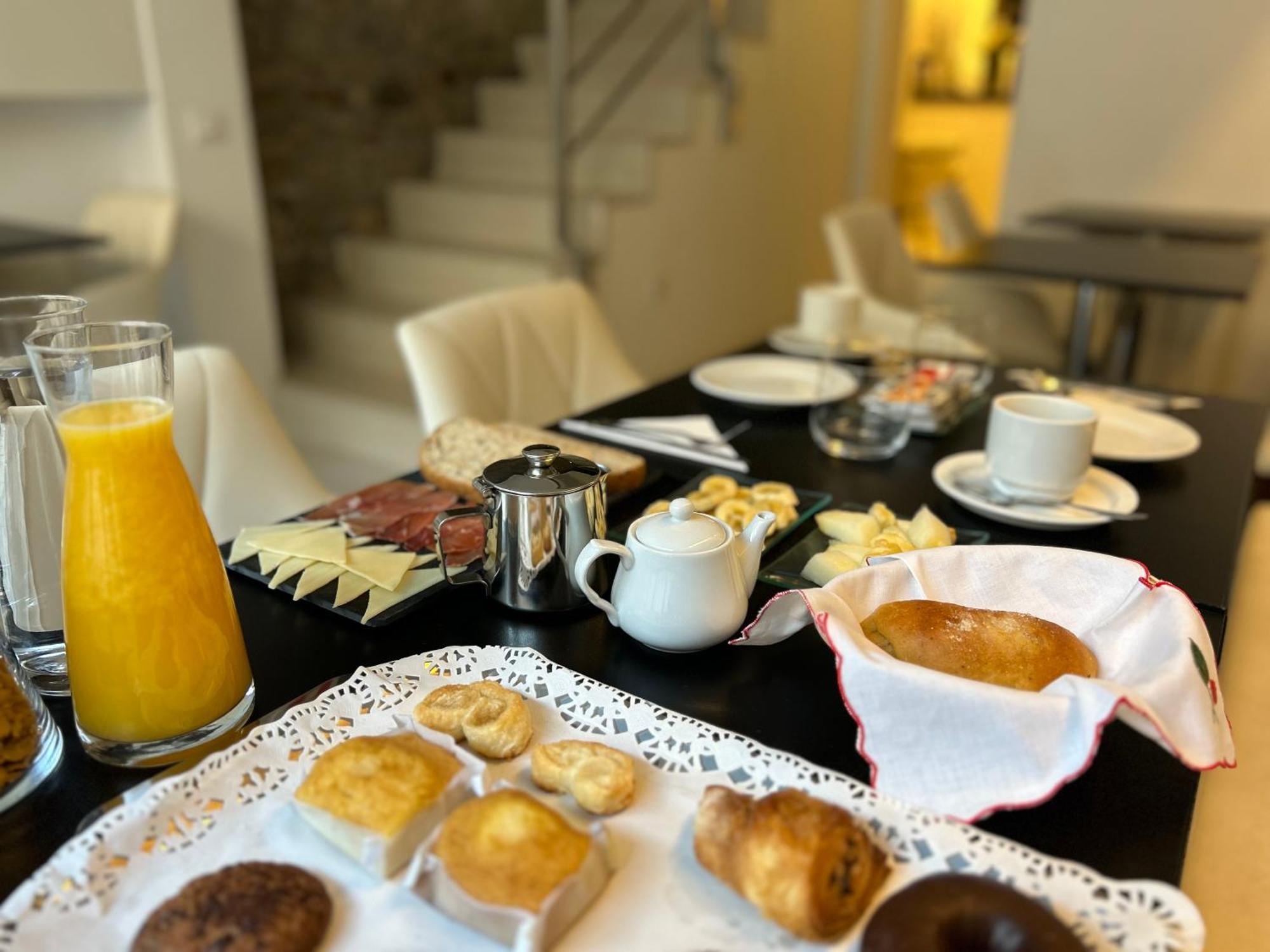 Hostal Somnis Suria Buitenkant foto